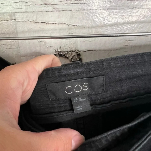 COS Black cos relaxed denim  shorts size 30 - Picture 5 of 8